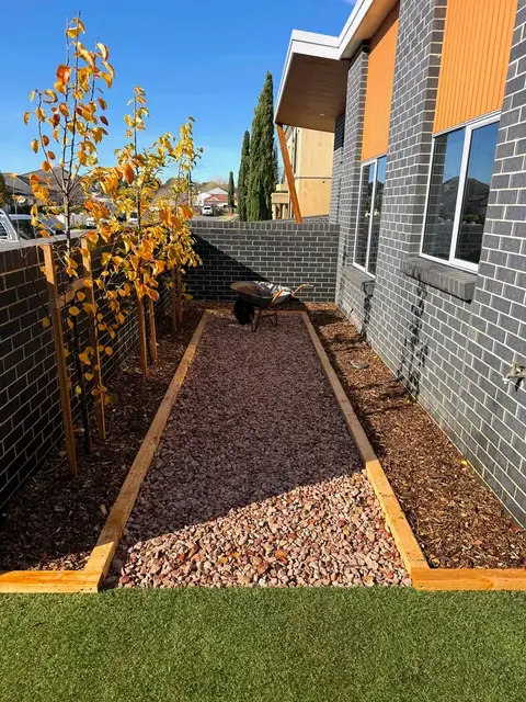 Side passage with artificial turf and gravel